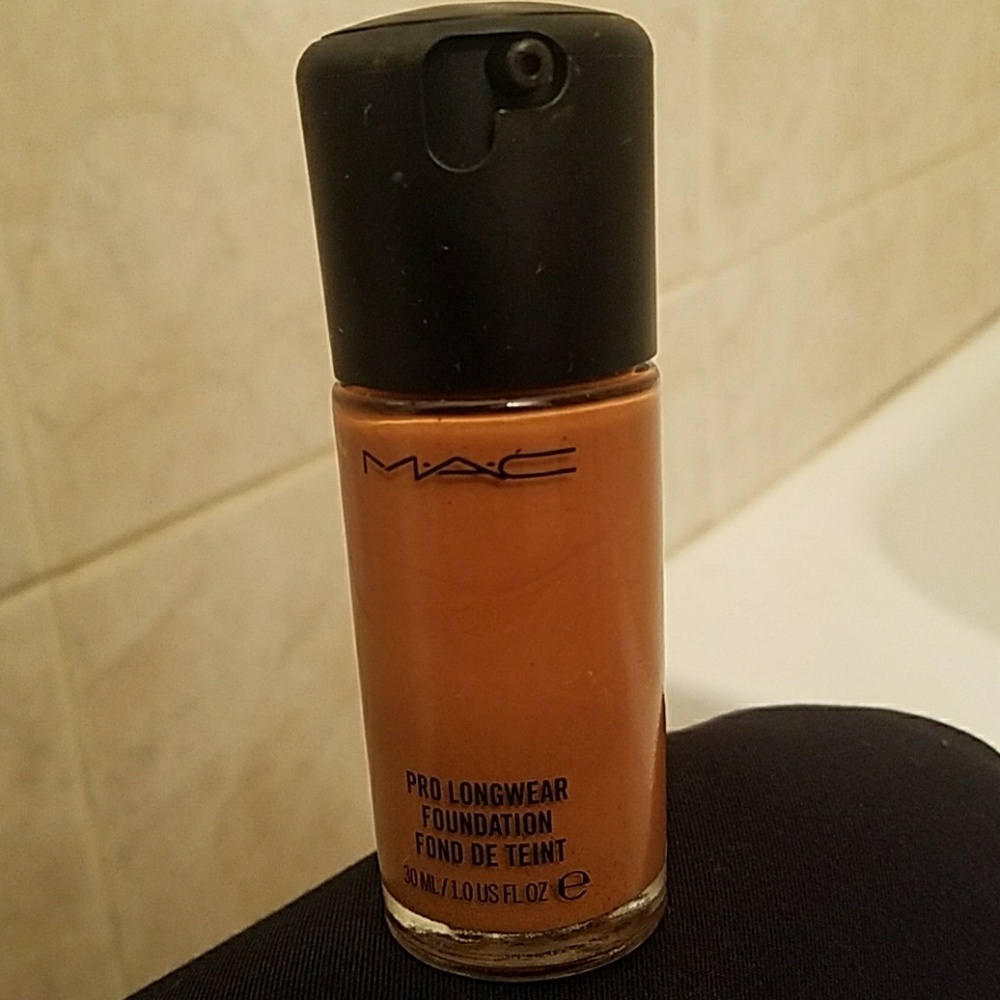 MAC Prolongwear Liquid Foundation