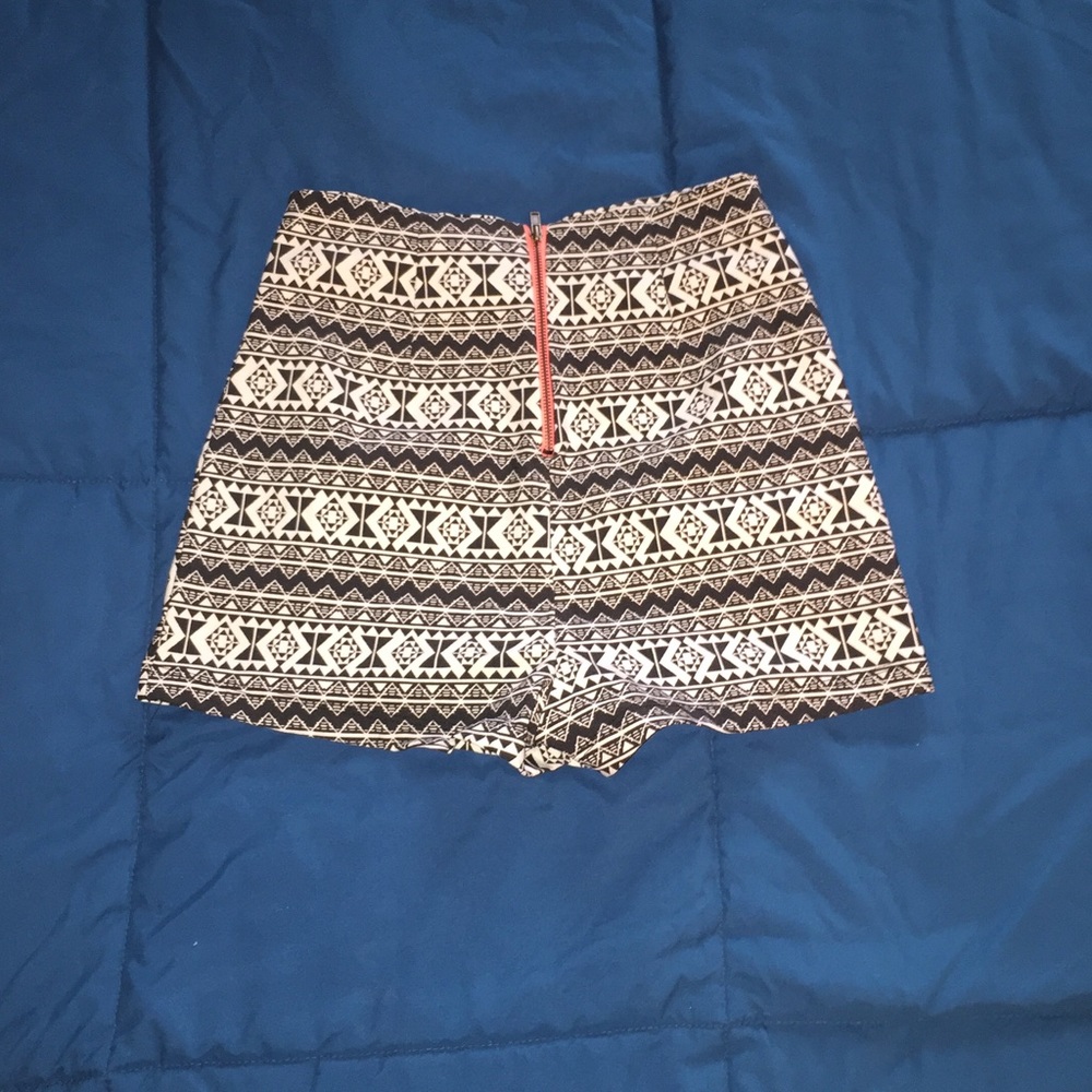 High waist CR black and white pattern shorts