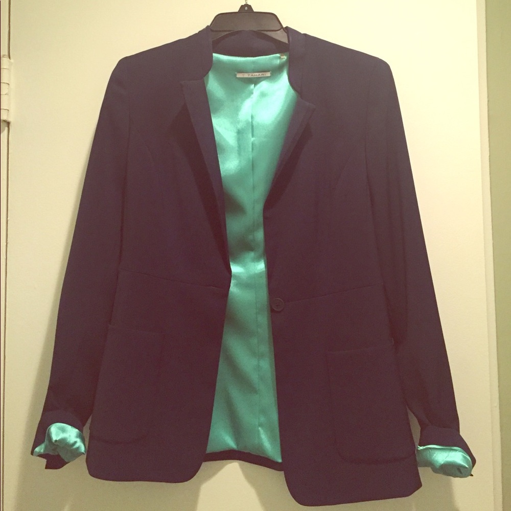 Tahari navy blazer, size 6