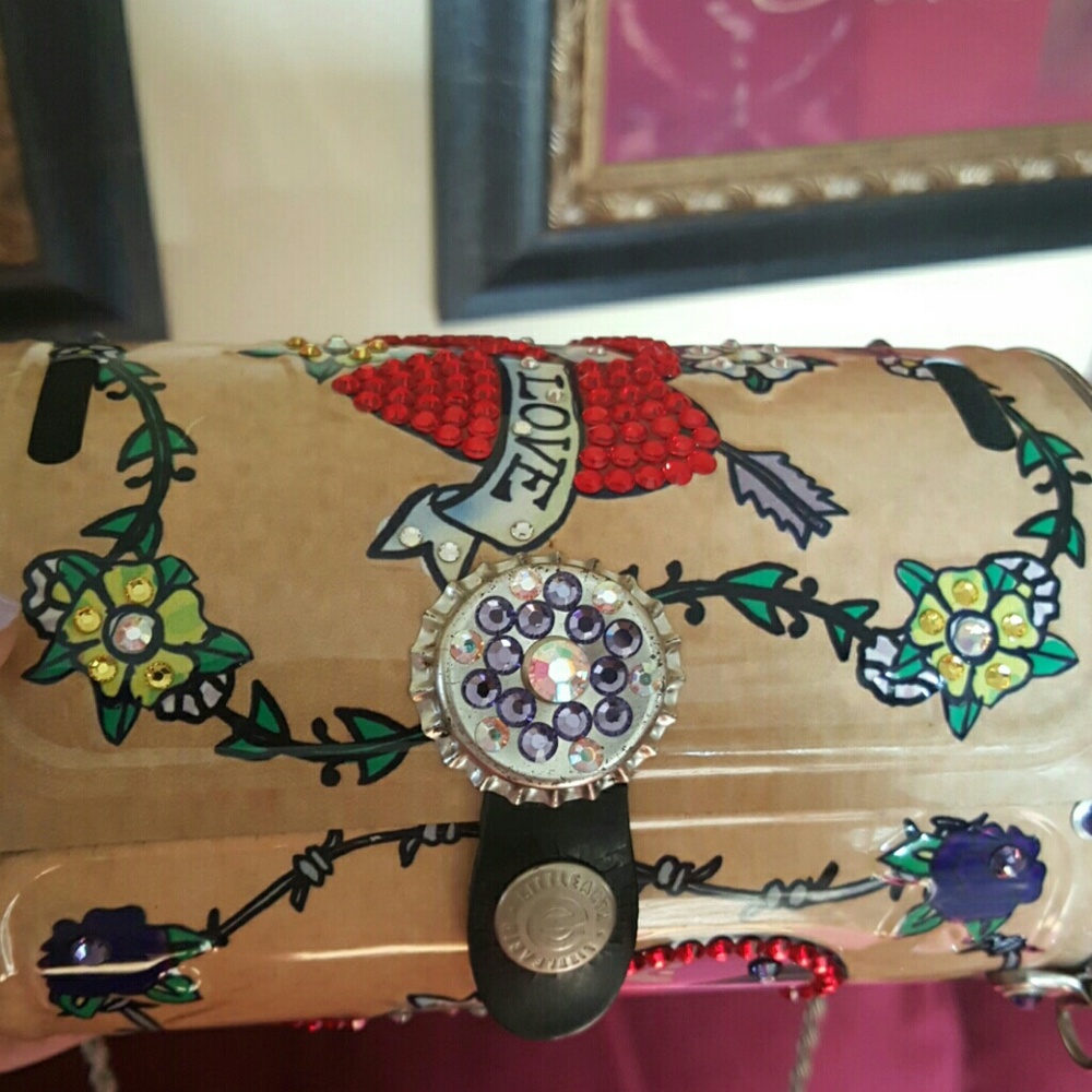 Metal artsy purse