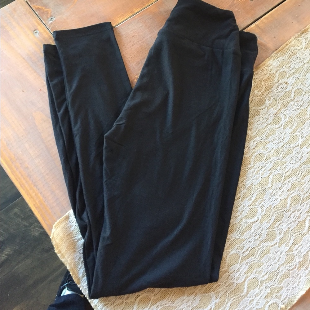 🦄 LuLaRoe SOLID BLACK OS leggings 🦄