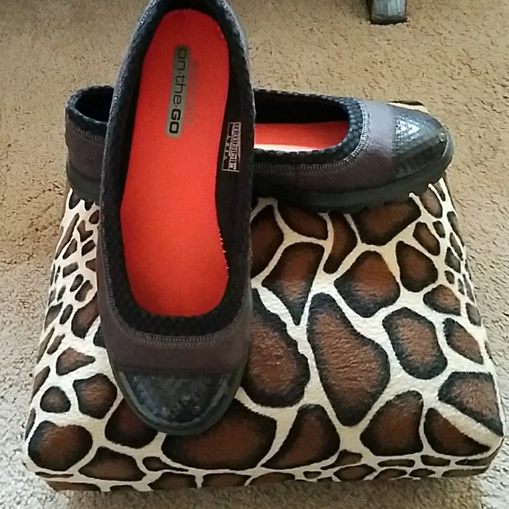 Sketchers Black Flats <3 <3 <3