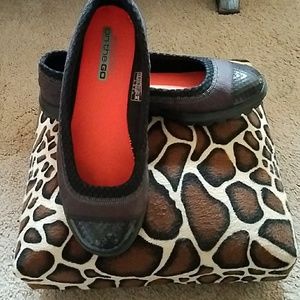 Sketchers Black Flats <3 <3 <3