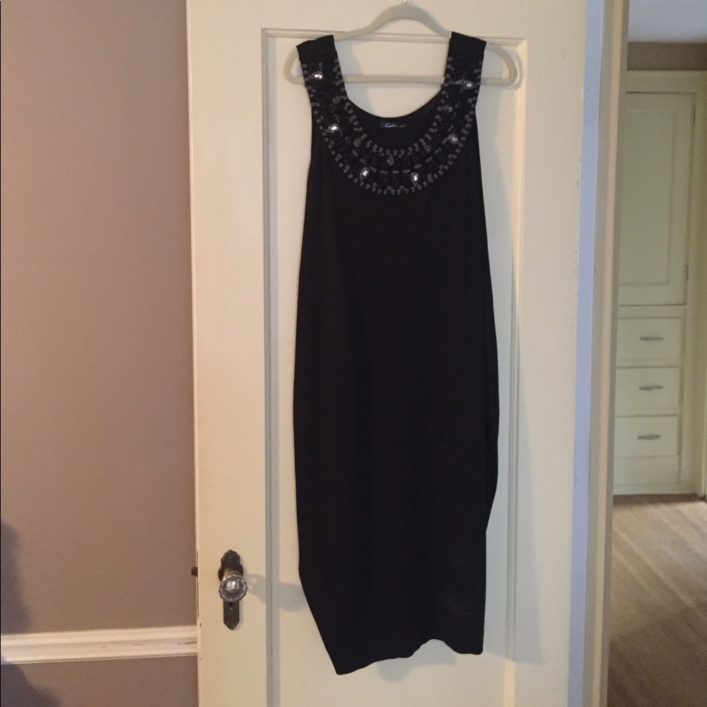Black sleeveless dress