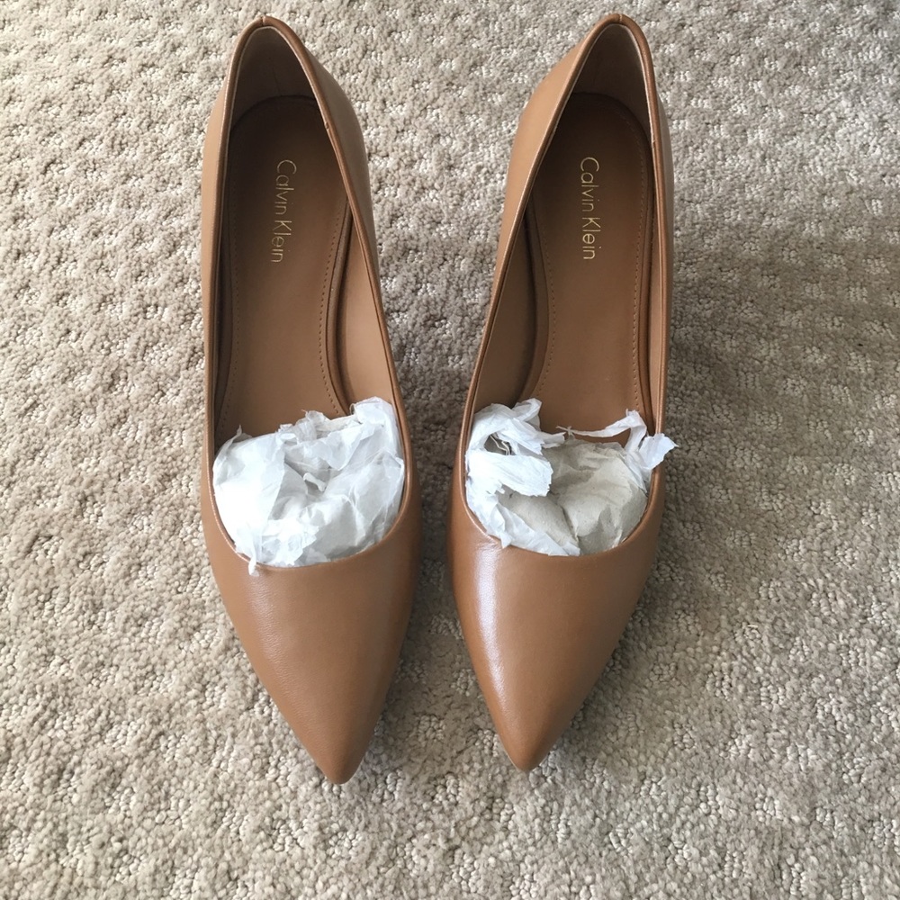 Calvin Klein 'Gayle' nude pumps - Size 7 - EUC