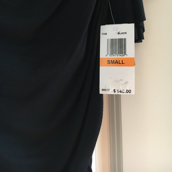 Black top size small - Picture 2 of 7