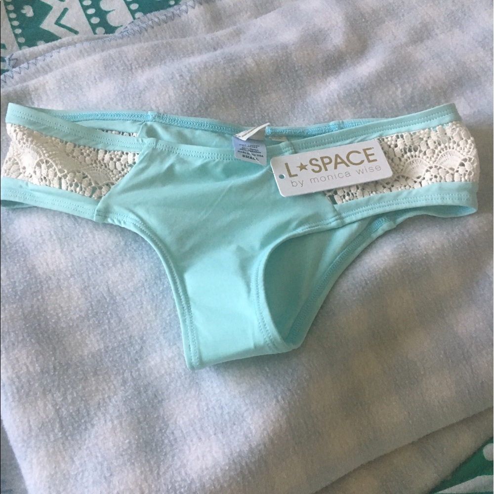 NWT. LSPACE BITSY CUT BOTTOM.