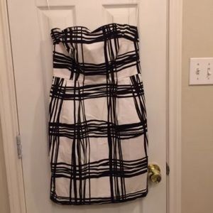 Express strapless dress size 6. Black & white