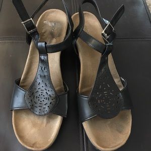 Black low heel sandals! Size 9.