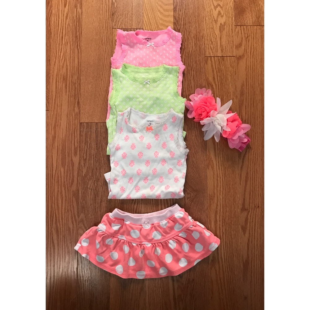 Short sleeves onesie set by Carter's.