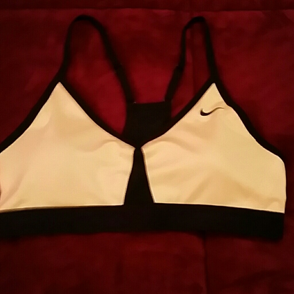 NWOT NIKE Sports Bra