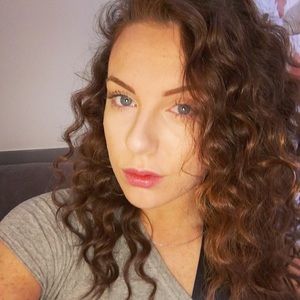 Meet your Posher, Elyse