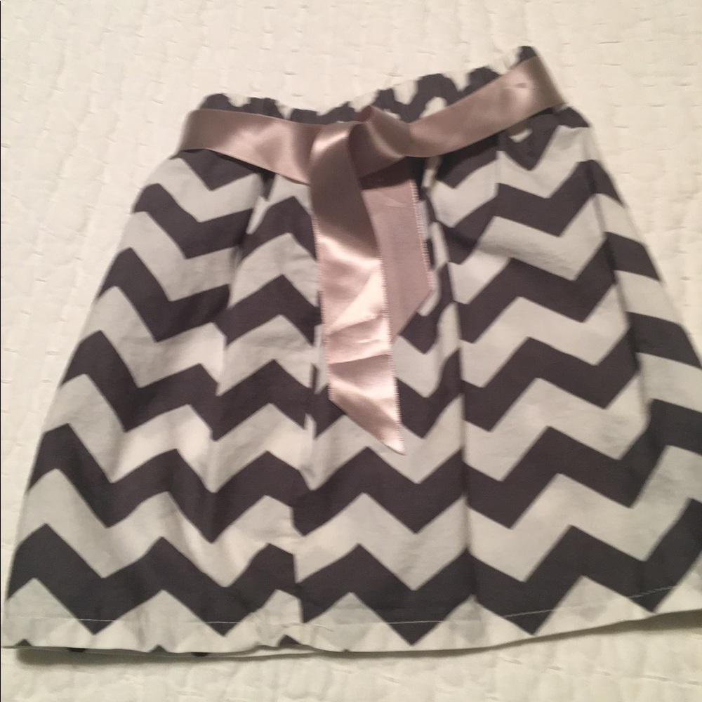 Zig Zag skirt with satin ribbon.