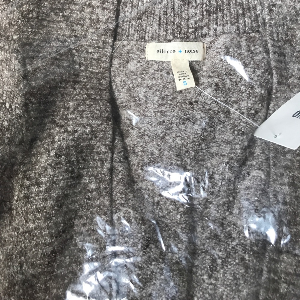 NWT Urban Outfitters Sweater Knit Top - Picture 3 of 3