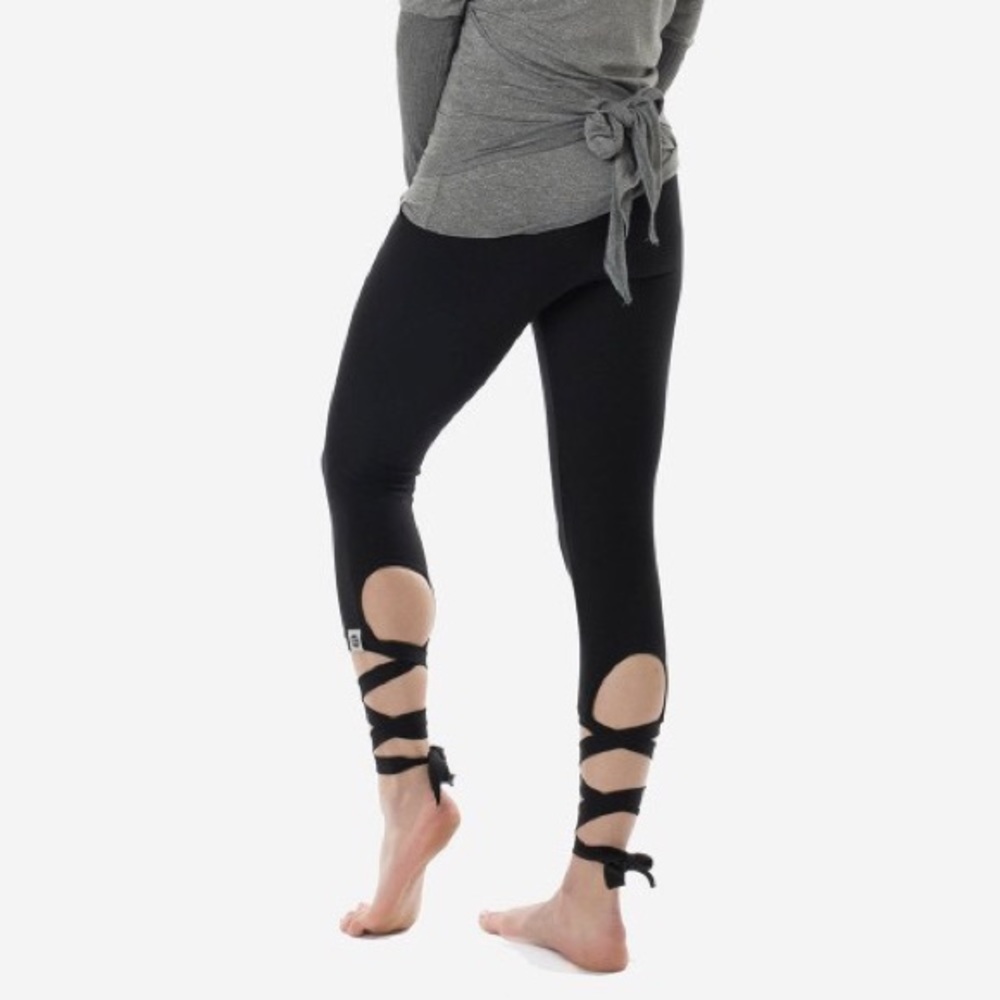 Rare GTS Artist lace up crop leggings