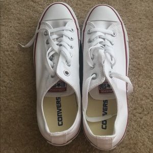 White chuck Taylor 9 shoes brand new.