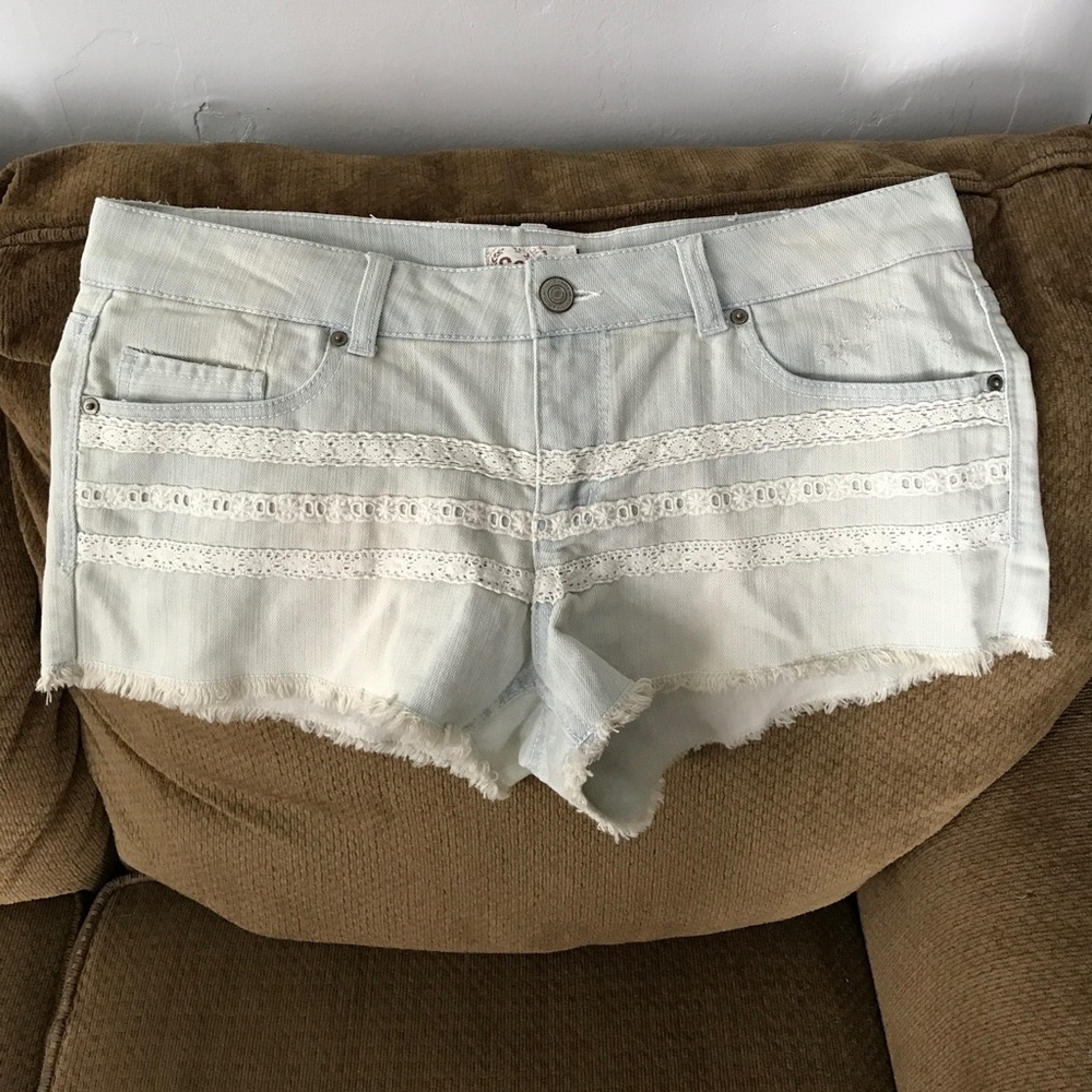 Mid rise light wash shorts
