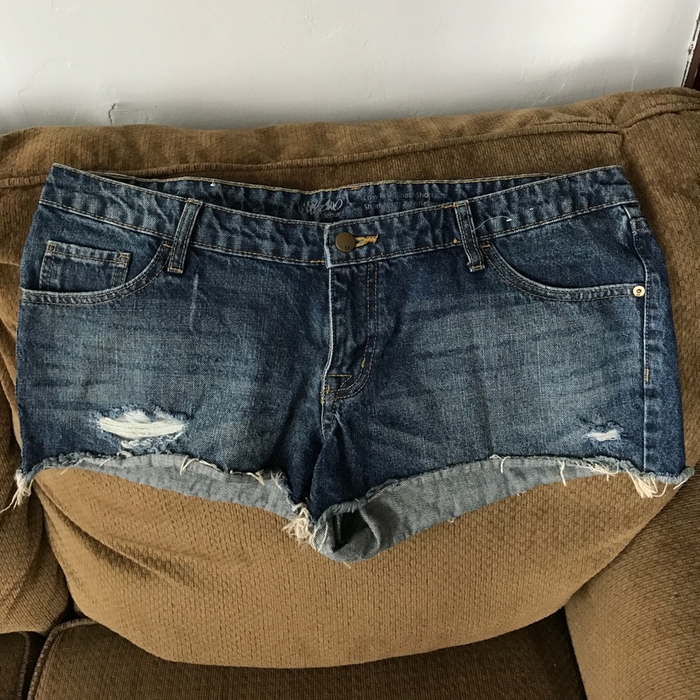 Dark wash low rise "short "shorts"