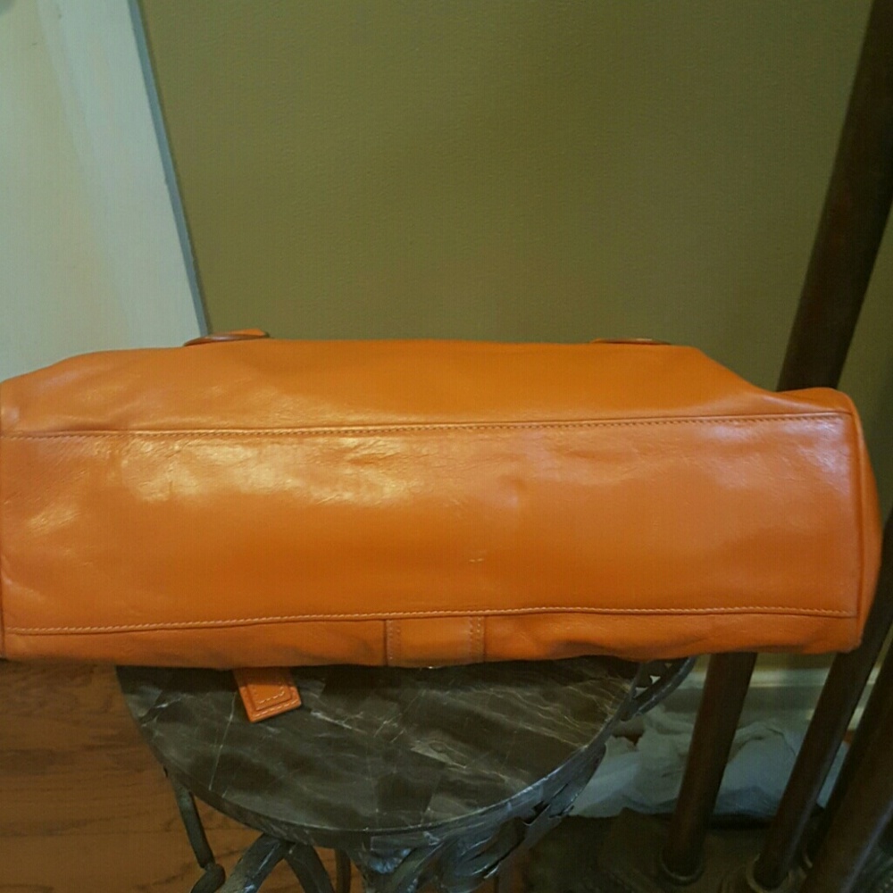 Handbags - Picture 3 of 7