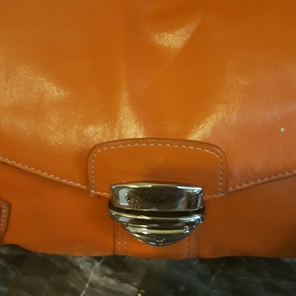 Handbags - Picture 5 of 7