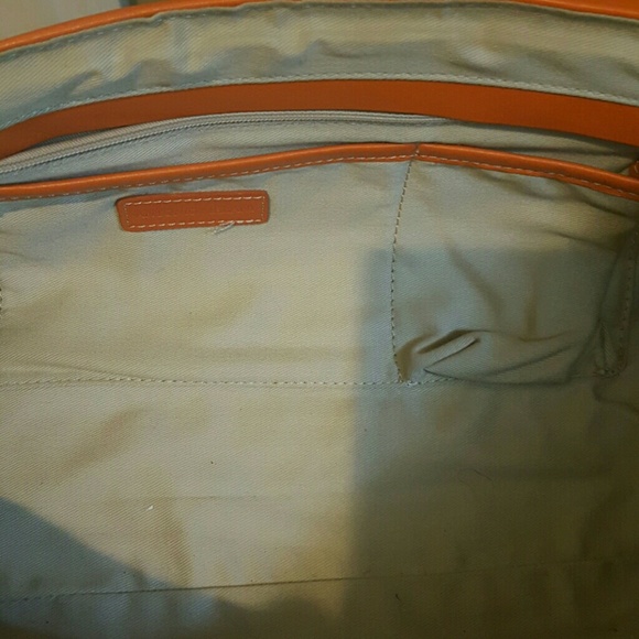 Handbags - Picture 6 of 7