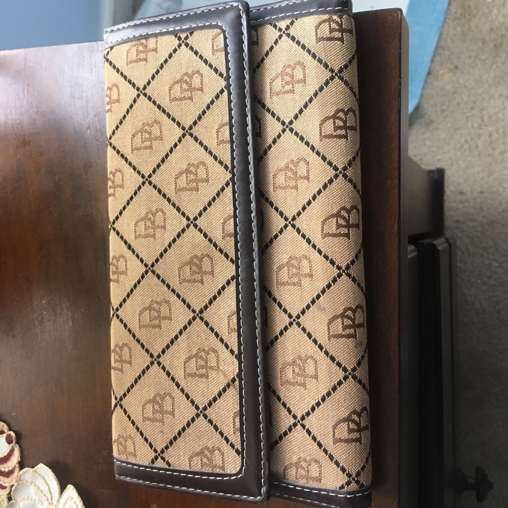Dooney and Bourke Ladies Wallet