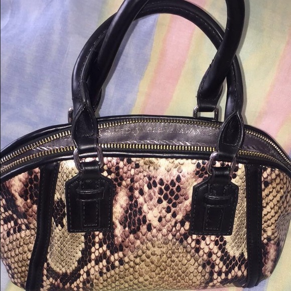 **SOLD!!** Simply Vera by Vera Wang - Picture 2 of 3