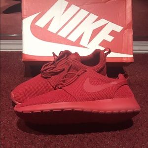 Men's Nike Roshe Run Red October