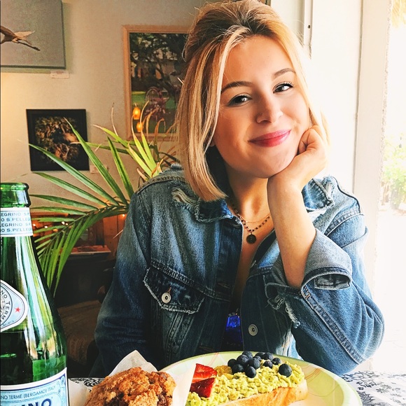 Meet your Posher, Hailey - Picture 3 of 5