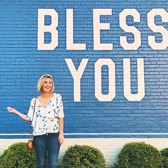 Meet your Posher, Hailey - Picture 4 of 5