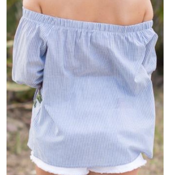 🎉FINAL PRICE!🎉Appliqué Off Shoulder Blouse!🌺 - Picture 2 of 2