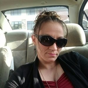 Meet your Posher, Dinelle