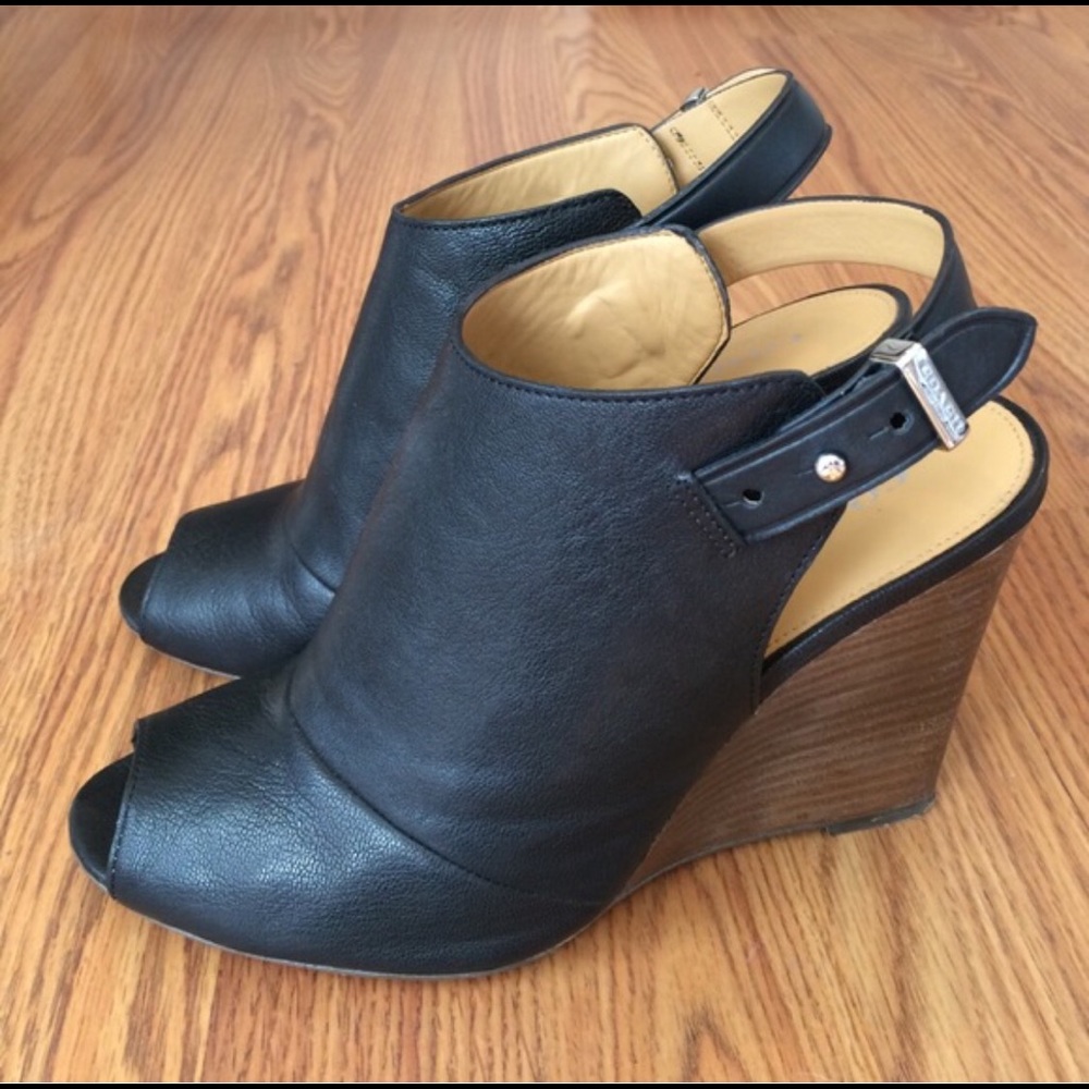 Coach Wedges! Hardly worn.. beautiful !!