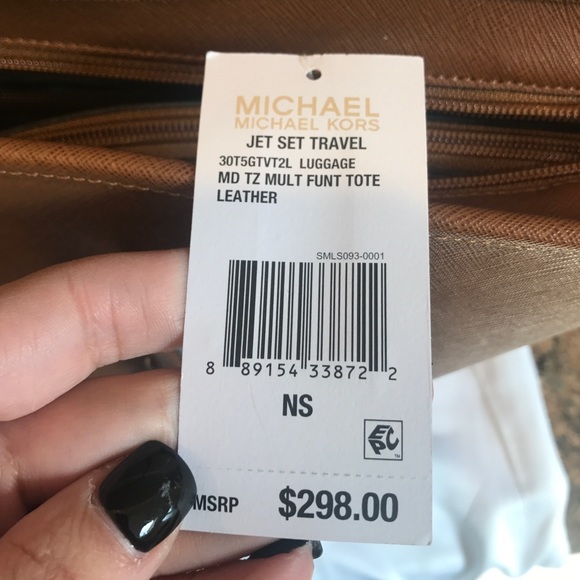 🚫SOLD🚫 Michael Kors Large Jet Set Luggage Color - Picture 3 of 3