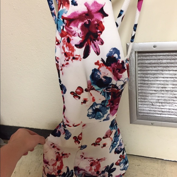 BACKLESS ROMPER - Picture 2 of 4