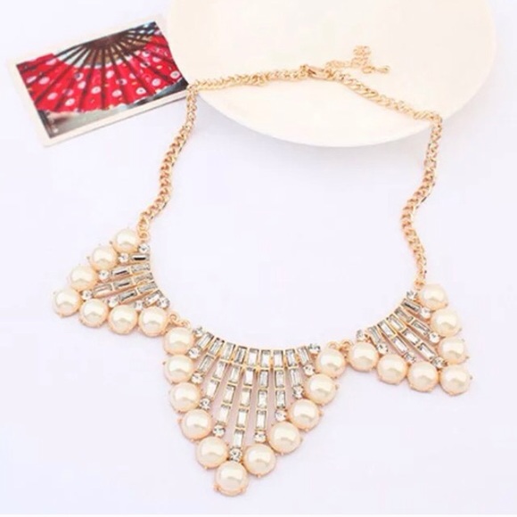 Jewelry - Statement Pearl Necklace