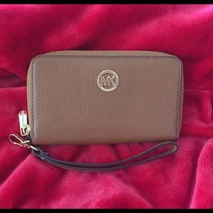 Michael Kors ~ Wristlet