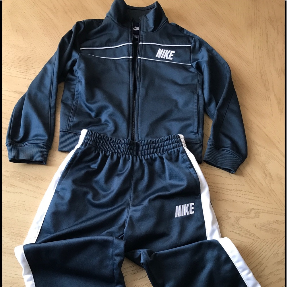 Nike jogging set.