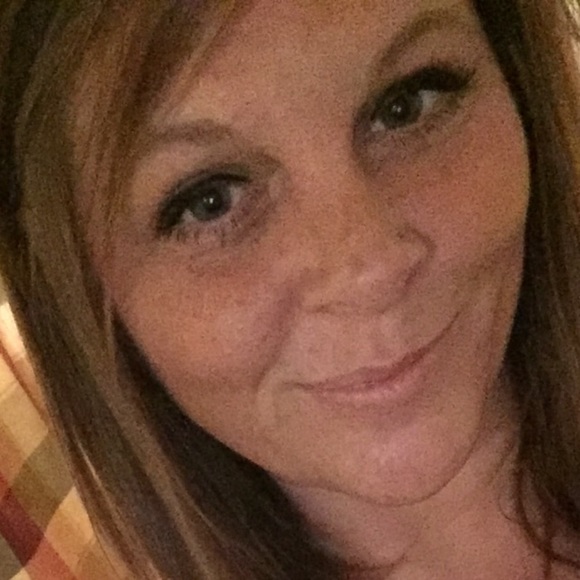 Meet your Posher, Nicole - Picture 1 of 1