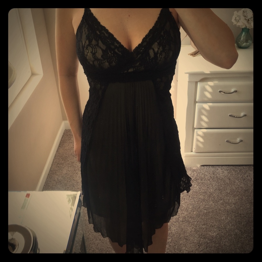 Lace vneck dress