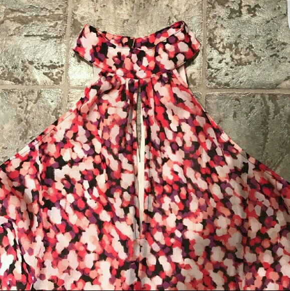 Summer dress, bright print and bare shoulders - Picture 3 of 4