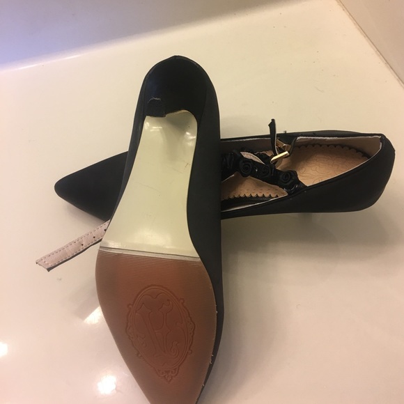 Black Satin T strapped Pumps - Picture 2 of 2