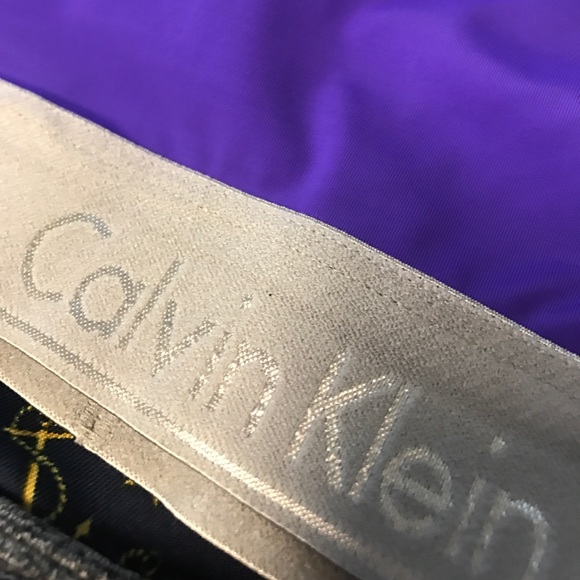 $39 CALVIN KLEIN• holographic racerback sports bra - Picture 5 of 7