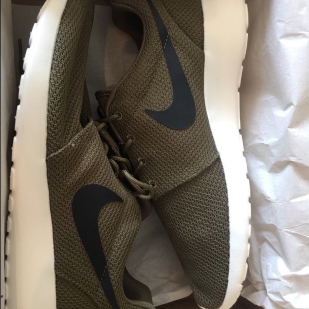 Nike Roshe One Igauna Size 12 Brand New