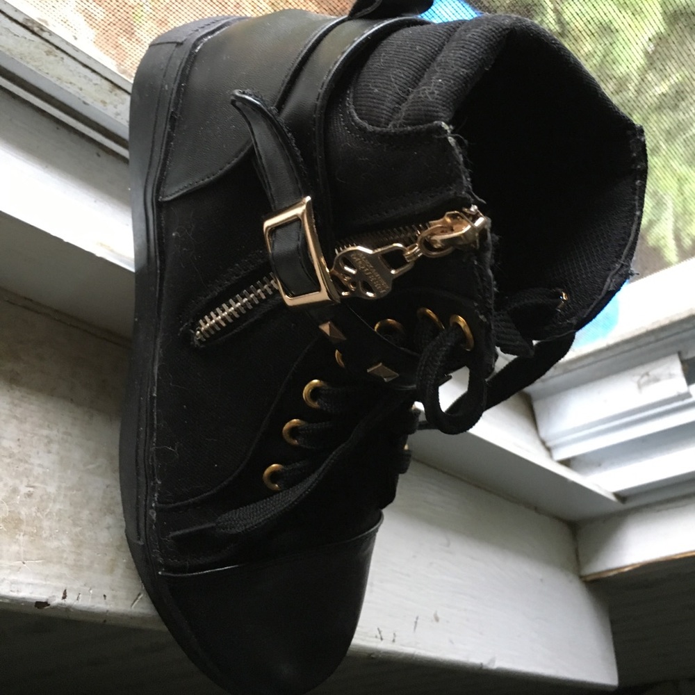Size 8 black top sneakers