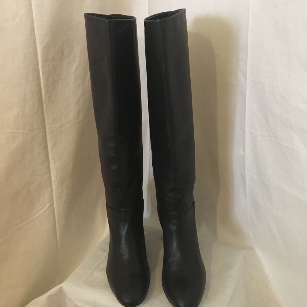 Black Banana Republic soft leather in size 71/2