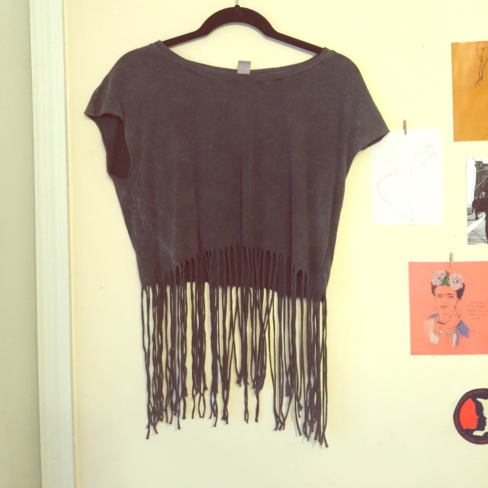 Acid wash muscle tee. Cropped