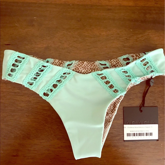 Acacia Cloudbreak bottom and top together. - Picture 4 of 5