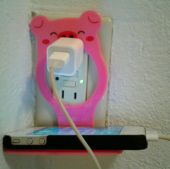 90 off boutique Accessories 🔴PINK Piggy 🔴Cell Phone Holder Charging