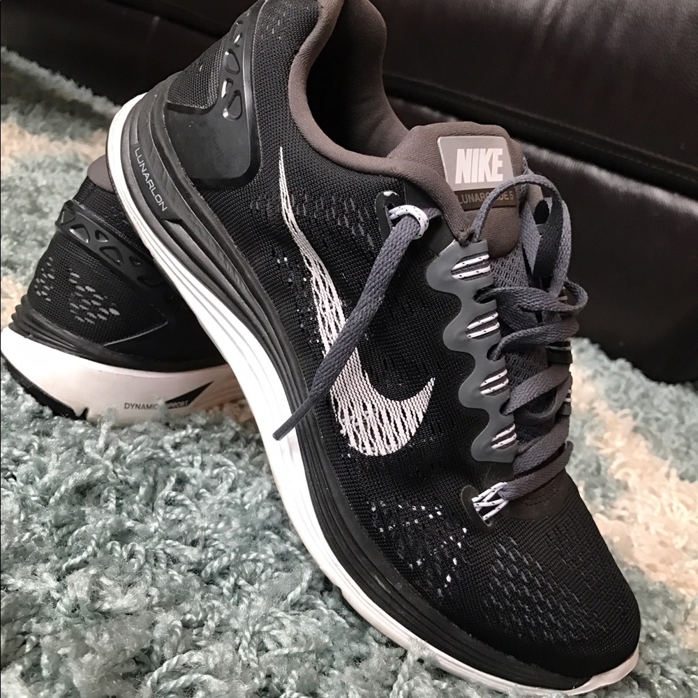 Nike gym shoes - black size 9 VGUC